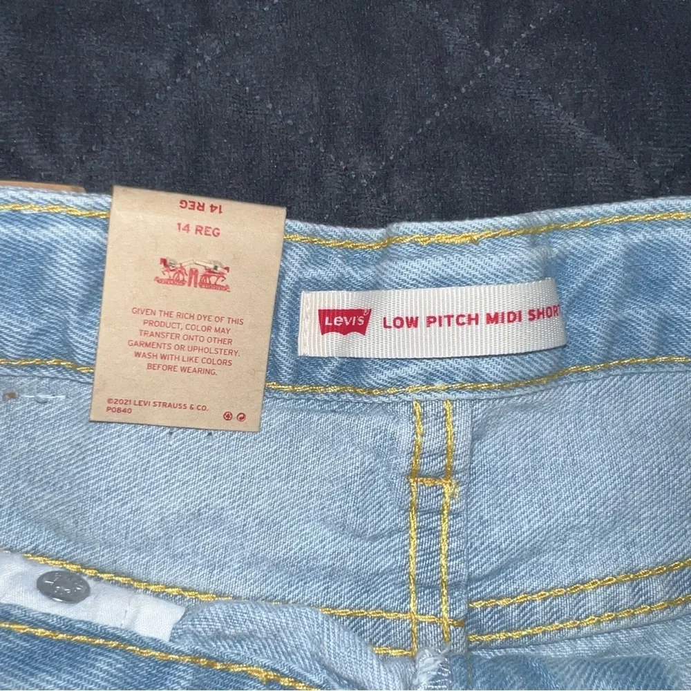 Levi's Girl's Jean Shorts Size 14 Embroidered Distressed Denim Midi A